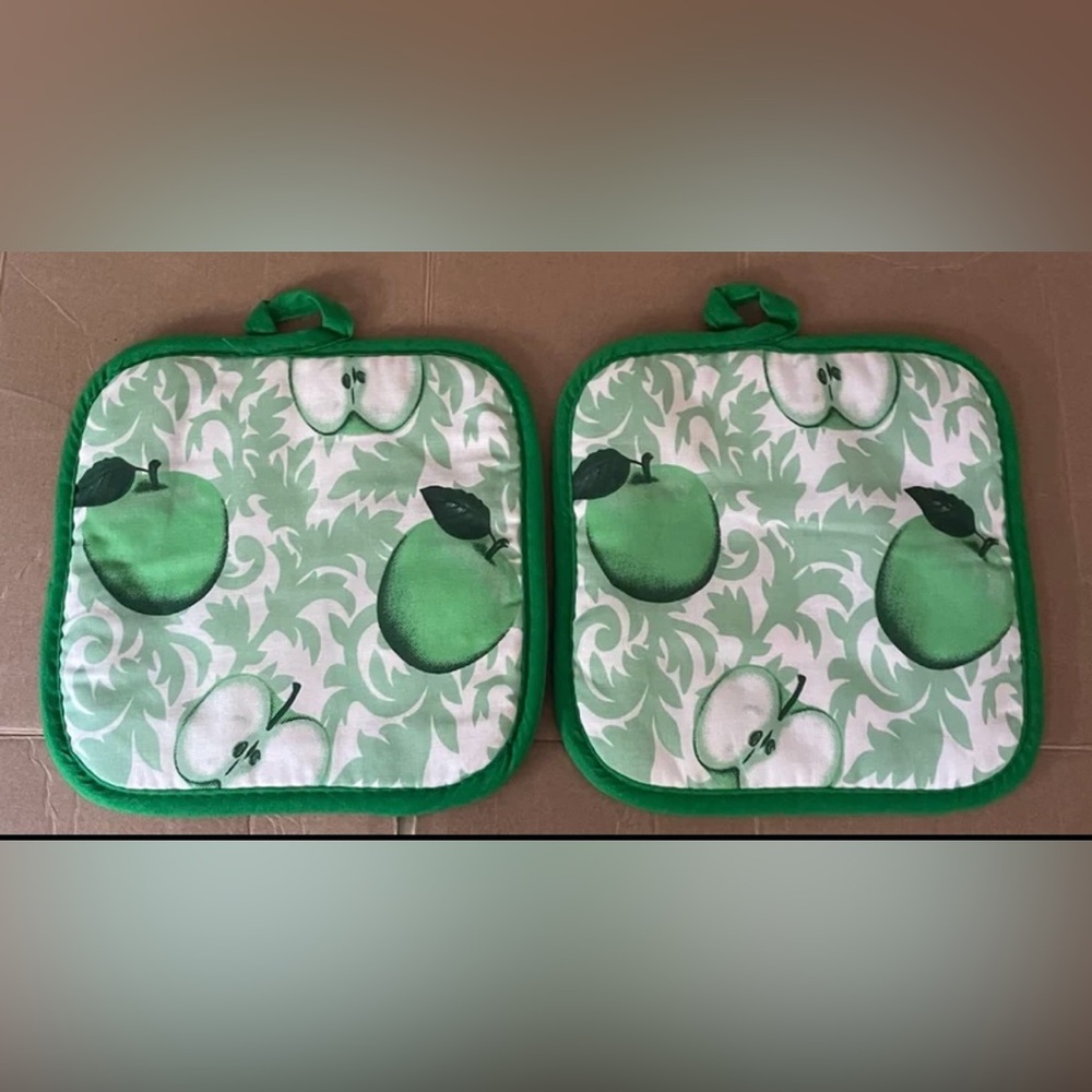 NWOT Smart Home Green Apple Pot Holders Set